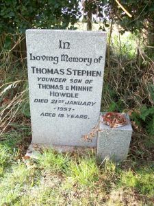 Headstone for Pilot Officer Thomas Stephen Howdle at Rawcliffe Cemetery, East Yorks